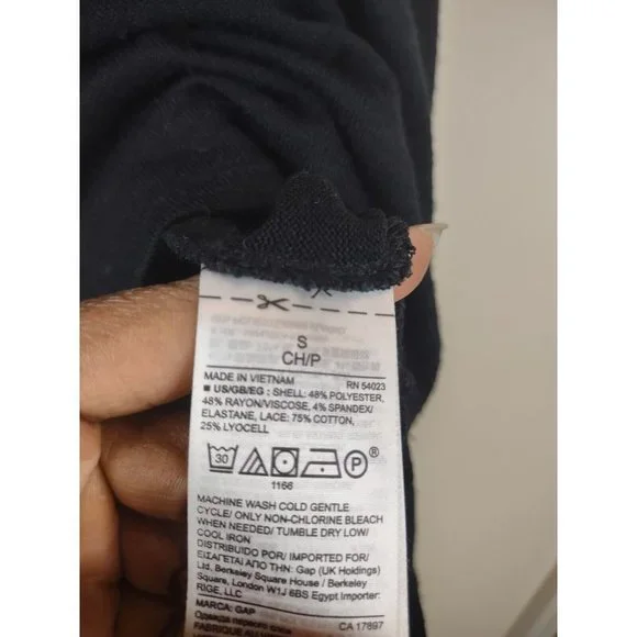 Womens Gap Short Sleeve Sz Small Black Embroidery Around Neck Line - Picture 5 of 6